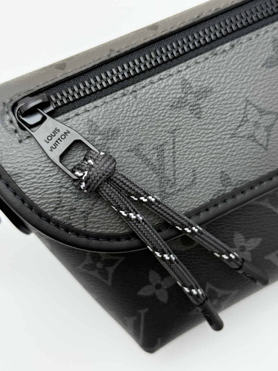 【顶级原单  芯片版】 M12806黑花/银花小号 本款 Pulse 迷你手袋取材 Monogram E
