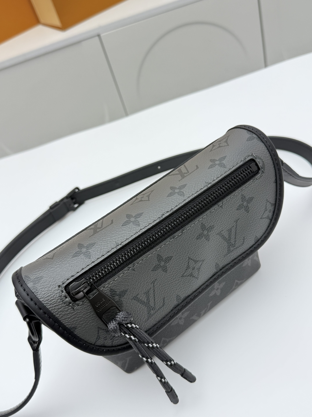 【顶级原单  芯片版】 M12806黑花/银花小号 本款 Pulse 迷你手袋取材 Monogram E