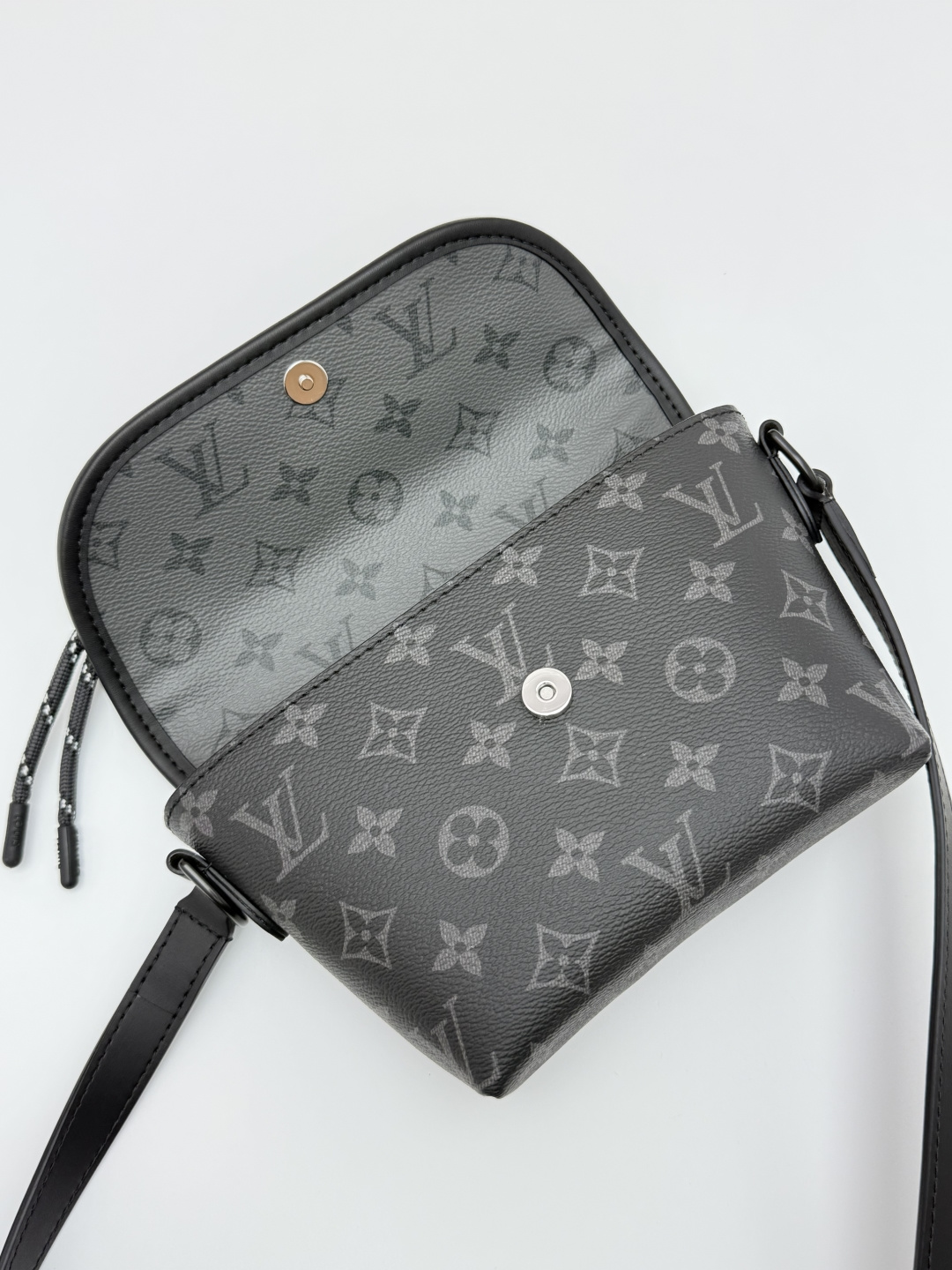 【顶级原单  芯片版】 M12806黑花/银花小号 本款 Pulse 迷你手袋取材 Monogram E