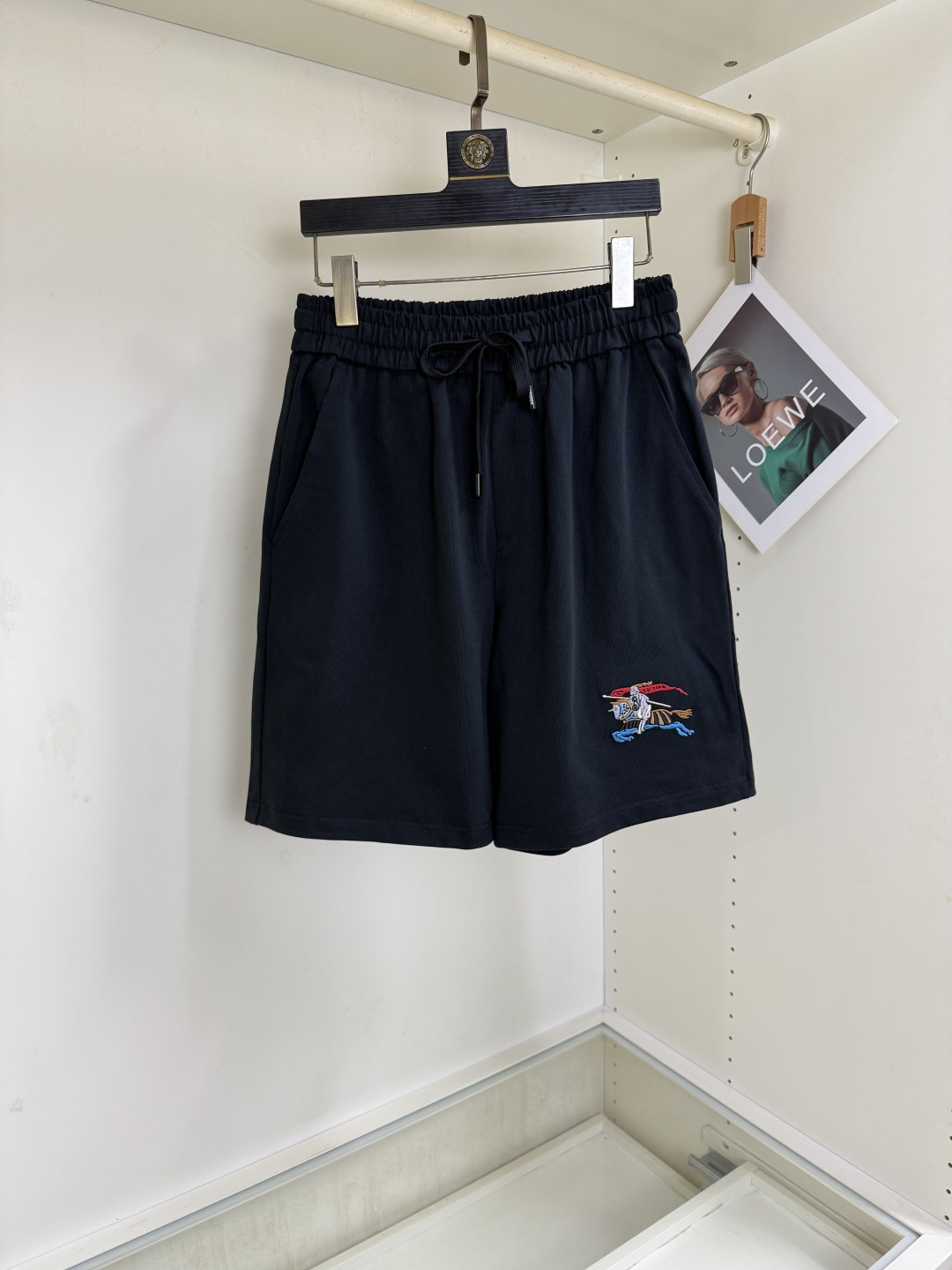 NO:775532,Burberry's high-end embroidery 1846 spring and summer new elastic band casual shorts, hemmed inside, original order, custom-made heavyweight high-quality Xinjiang cotton fabric, high breathability and comfort, impeccable details, brand design concept, reflecting high quality. It feels delicate and soft!  It presents a casual cut and the upper body shape is awesome!  The size is S-XXL and the maximum weight can be worn. (please state your height and weight when placing an order), burberry, shorts,19860909巴宝莉高级刺绣1846春夏新款松紧带休闲短裤,内里包边,原单定制克重磅优质新疆棉面料 透气舒适度高,细节无可挑剔,品牌设计理念,体现高品质.手感细腻柔软！呈现休闲裁剪,上身版型超赞！码数S-XXL 最大可穿斤.（下单报身高体重）,,burberry,shorts,,Men's clothing