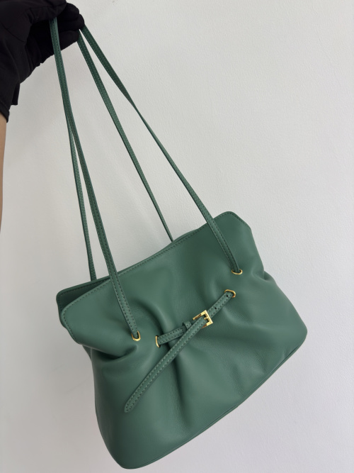 Elegant Cloud Handbag in Soft Lambskin Leather with Magnetic Closure 1 Elegant Cloud Handbag in Soft Lambskin Leather with Magnetic Closure