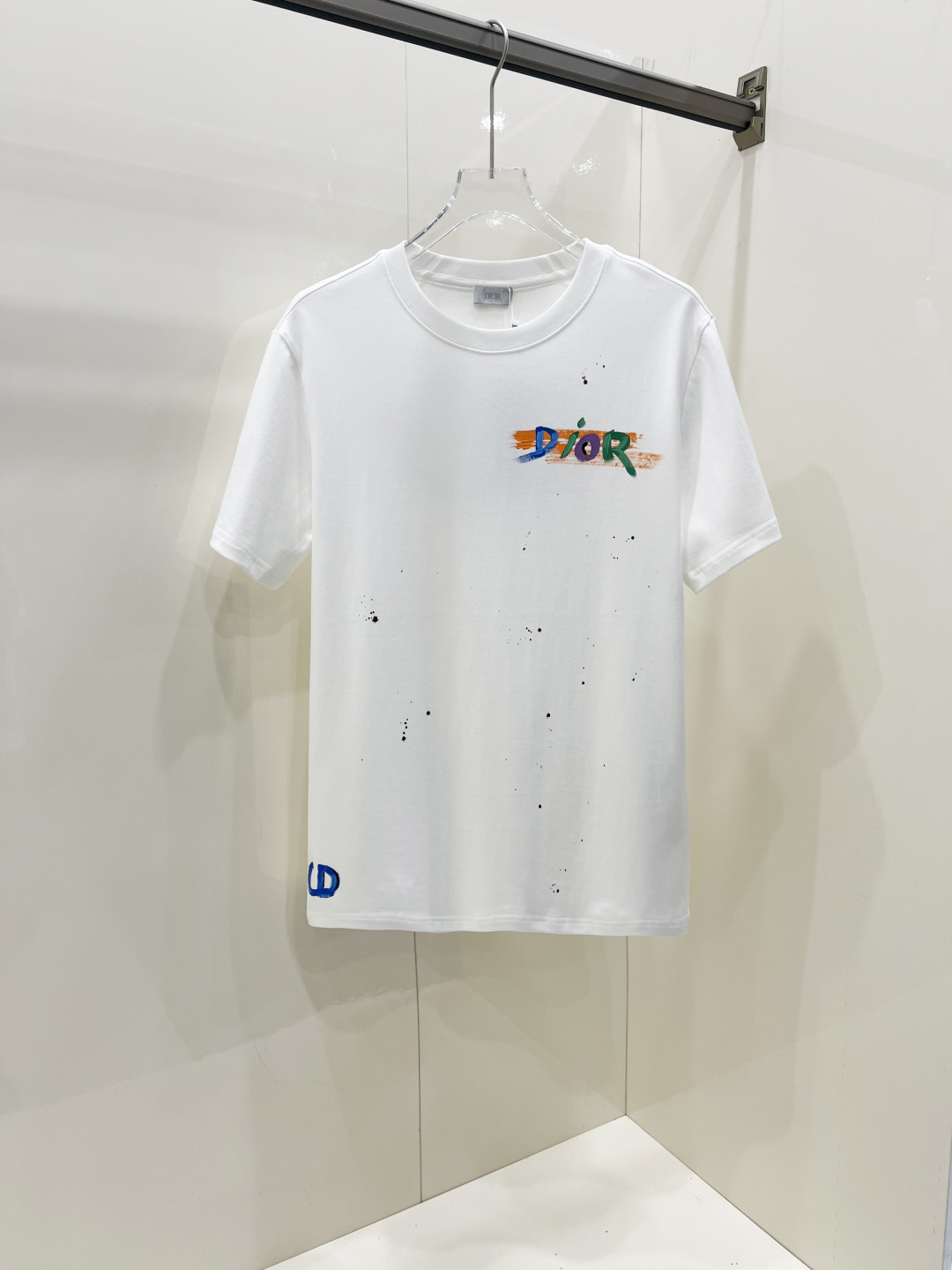 NO:445337,Dior new spring and summer short-sleeved T-shirt for men and women, the latest model is exclusively available on the entire network!  !  ~ It is classic and fashionable and versatile, who doesn’t like it? It will show the classic again. It is very pleasing to the eye and comes with a low luxury halo and recognition!  The traditional brand concept and modern advanced technology are perfectly combined. Coupled with the extremely modern and modern minimalist design, exclusive logo pattern design!  Customized 100% imported pure cotton fabric!  The texture of this model is quite touching, the specifications and grades are known with tentacles. The degree of delicateness and breathability are top-notch!   Size S-2XL, dior,dior,t-shirt,tees,t-shirt,alexander wang19860909Dior 迪奥 春夏新款男女同款短袖T恤,最新款全网独家首上！！~既经典有时尚百搭,谁不爱啊,将经典再次展现,非常的耐看,自带低奢光环与辨识度！传统的品牌理念和现代化的先进技术进行了完美结合.加上极其现代摩登风范的简约设计,专属logo图案设计！定制百分百进口纯棉面料！此款的质感相当感人 触手便知规格档次 细腻程度与透气效果堪称顶级！  尺码S-2XL,,dior,dior,T-shirt,tees，t-shirt,alexander wang,Men's clothing