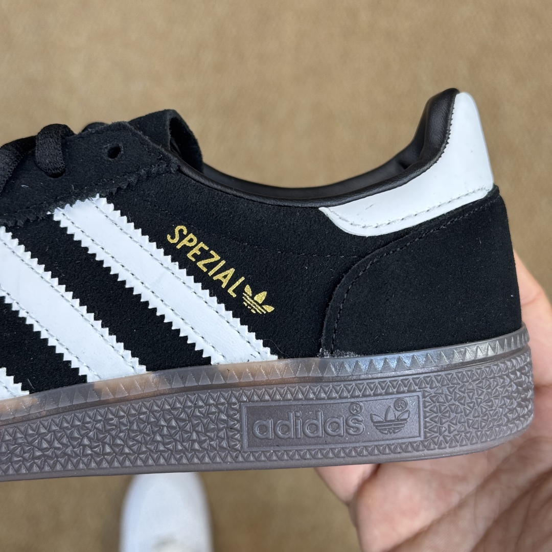 💰140 核心价格表私
XJ版 极致性价比！阿迪T字德训鞋：黑白麂皮
Adidas/阿迪达斯 HANDBALL SPEZIAL 桑巴板鞋samba 三代
顶级细节、超高清洁度！
货号DB3021 尺码36-45带半码