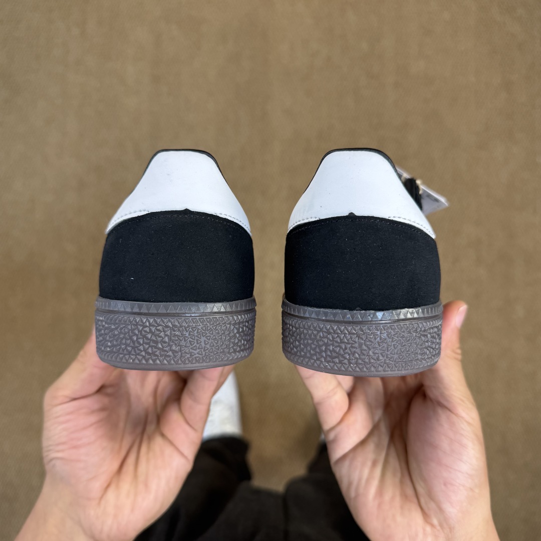 💰140 核心价格表私
XJ版 极致性价比！阿迪T字德训鞋：黑白麂皮
Adidas/阿迪达斯 HANDBALL SPEZIAL 桑巴板鞋samba 三代
顶级细节、超高清洁度！
货号DB3021 尺码36-45带半码