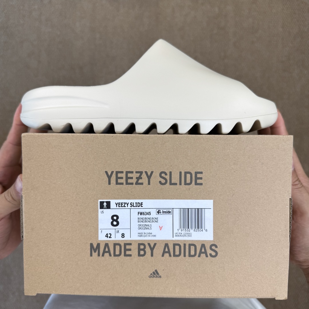  
Yeezy椰子拖鞋 光面款：FW6345骨白
顶级用料无任何异味和多余毛边！
品质拉满价格拉到底！
