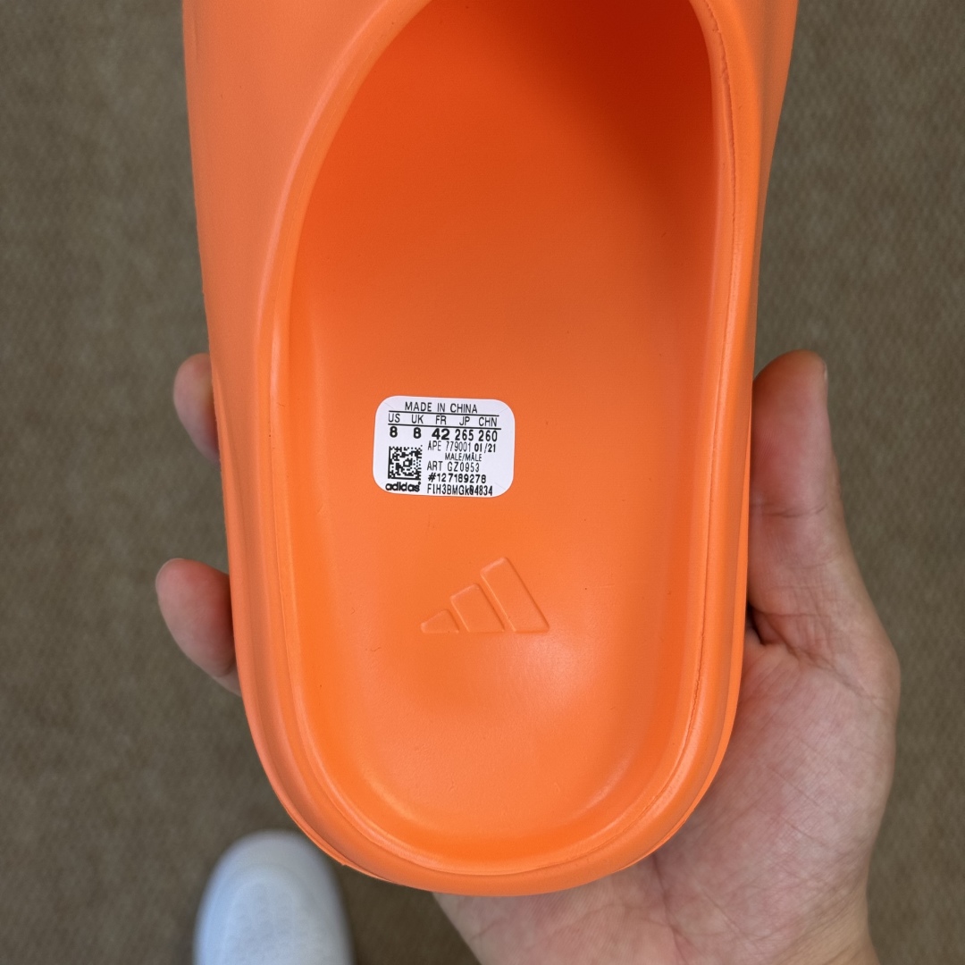  
Yeezy椰子拖鞋 光面款：GZ0953橘橙
顶级用料无任何异味和多余毛边！
品质拉满价格拉到底！
