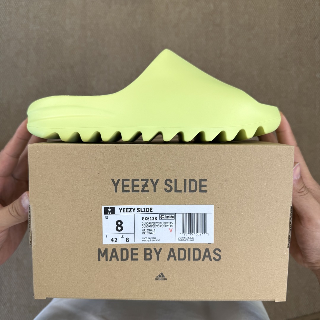  
Yeezy椰子拖鞋 光面款：GX6138荧光绿
顶级用料无任何异味和多余毛边！
品质拉满价格拉到底！
