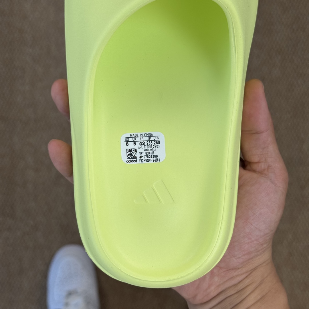  
Yeezy椰子拖鞋 光面款：GX6138荧光绿
顶级用料无任何异味和多余毛边！
品质拉满价格拉到底！