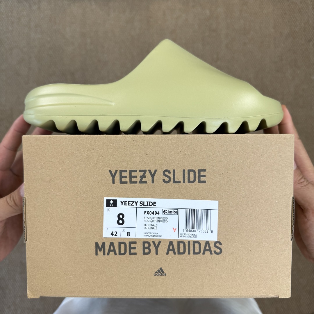  
Yeezy椰子拖鞋 光面款：FX0494豆绿
顶级用料无任何异味和多余毛边！
品质拉满价格拉到底！
