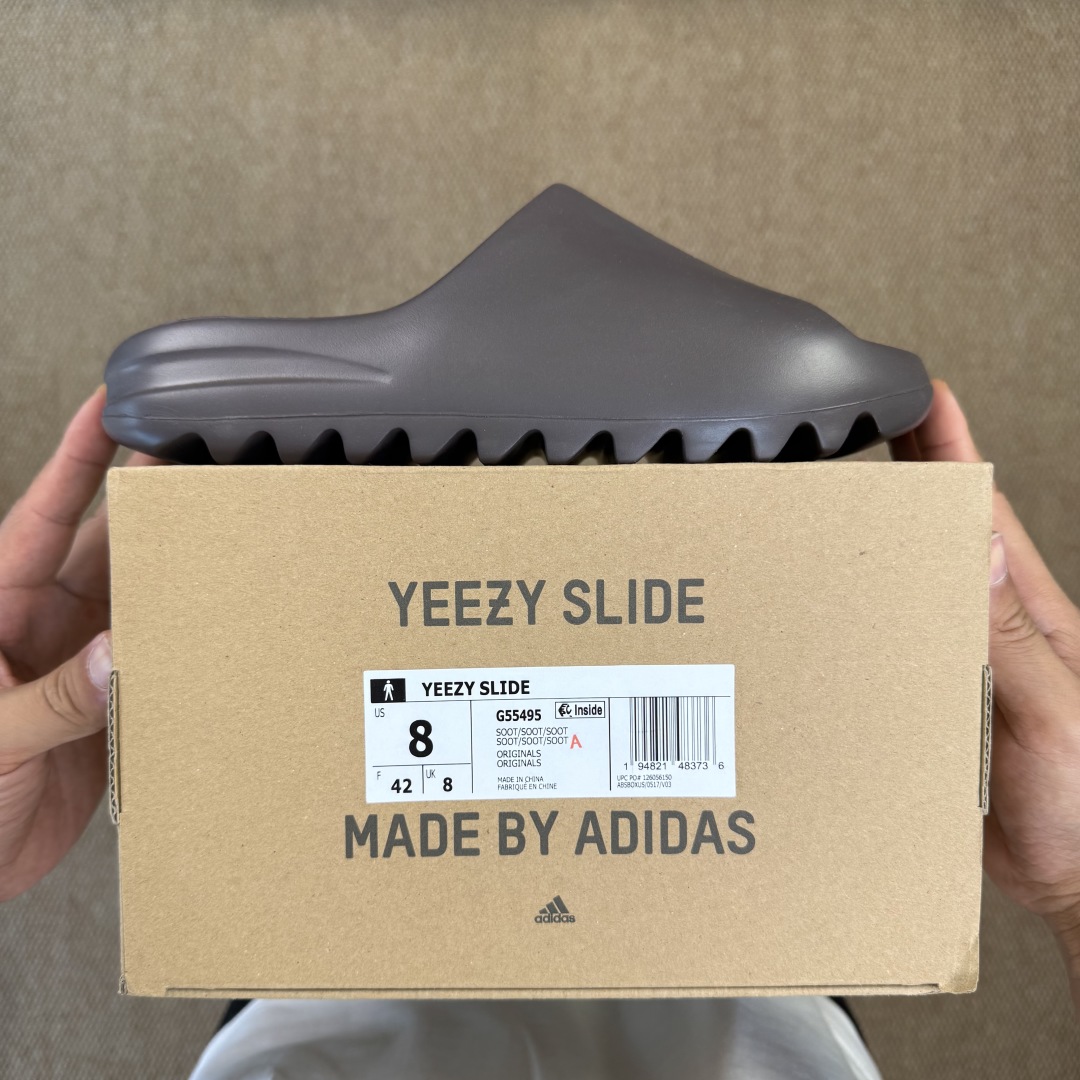 
Yeezy椰子拖鞋 光面款：G55495棕色
顶级用料无任何异味和多余毛边！
品质拉满价格拉到底！
