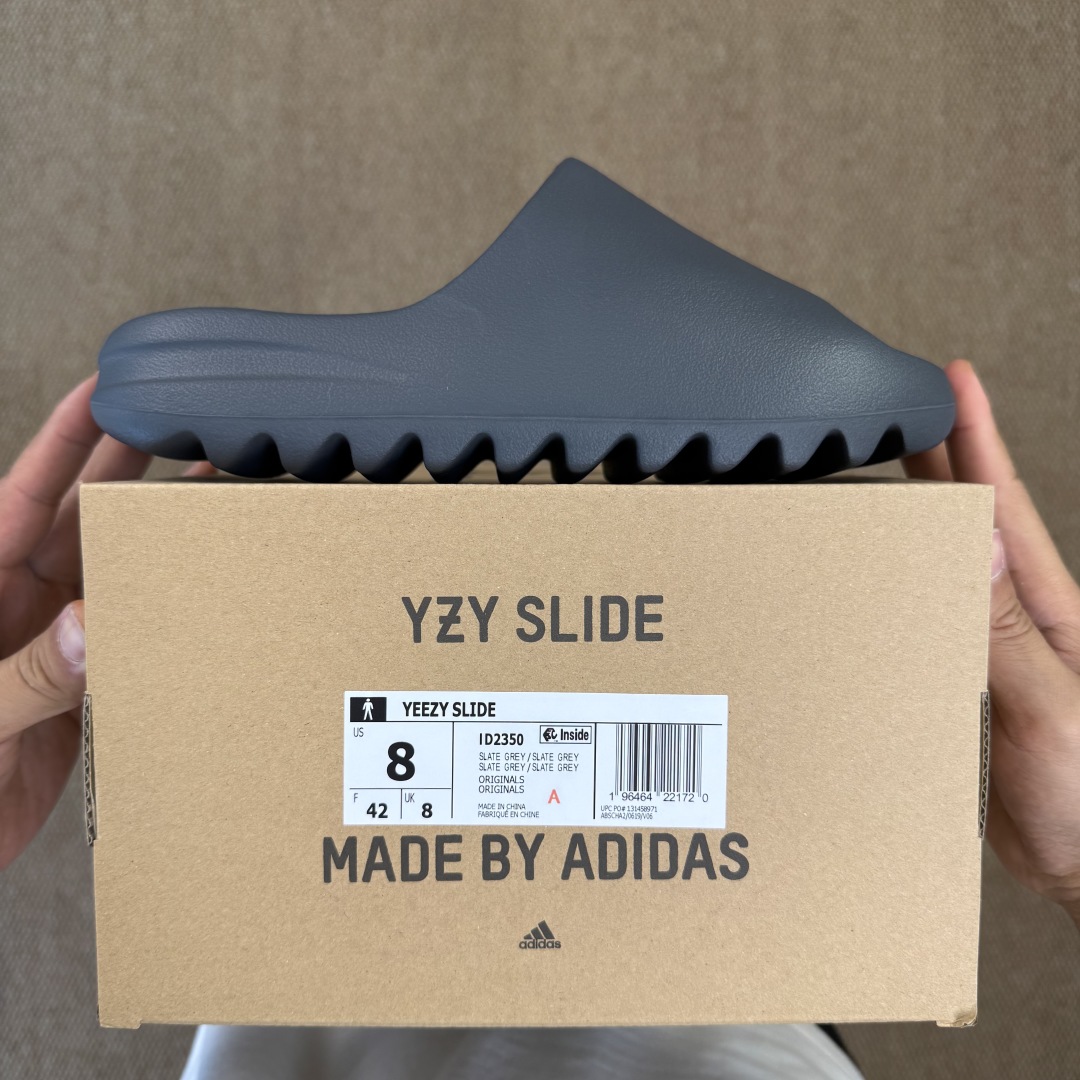  
Yeezy椰子拖鞋 雾面款：ID2350深灰
顶级用料无任何异味和多余毛边！
品质拉满价格拉到底！
