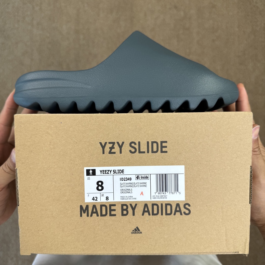  
Yeezy椰子拖鞋 雾面款：ID2349深灰绿
顶级用料无任何异味和多余毛边！
品质拉满价格拉到底！