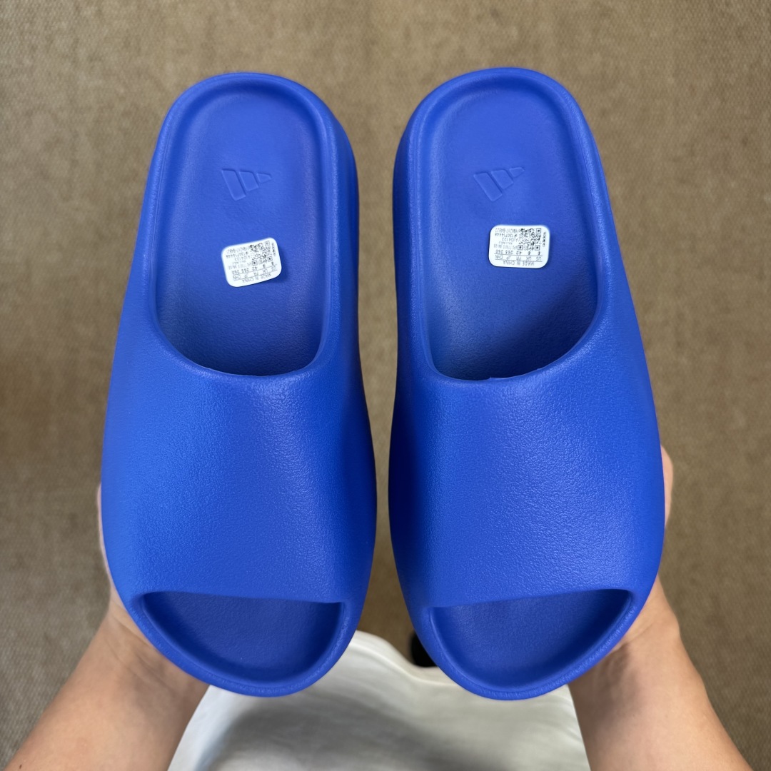  
Yeezy椰子拖鞋 雾面款：ID4133蓝色
顶级用料无任何异味和多余毛边！
品质拉满价格拉到底！
