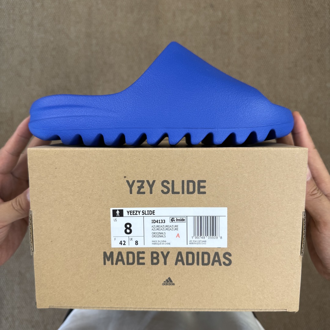  
Yeezy椰子拖鞋 雾面款：ID4133蓝色
顶级用料无任何异味和多余毛边！
品质拉满价格拉到底！
