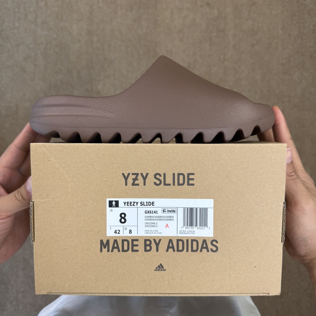  
Yeezy椰子拖鞋 雾面款：GX6141咖啡色
顶级用料无任何异味和多余毛边！
品质拉满价格拉到底！