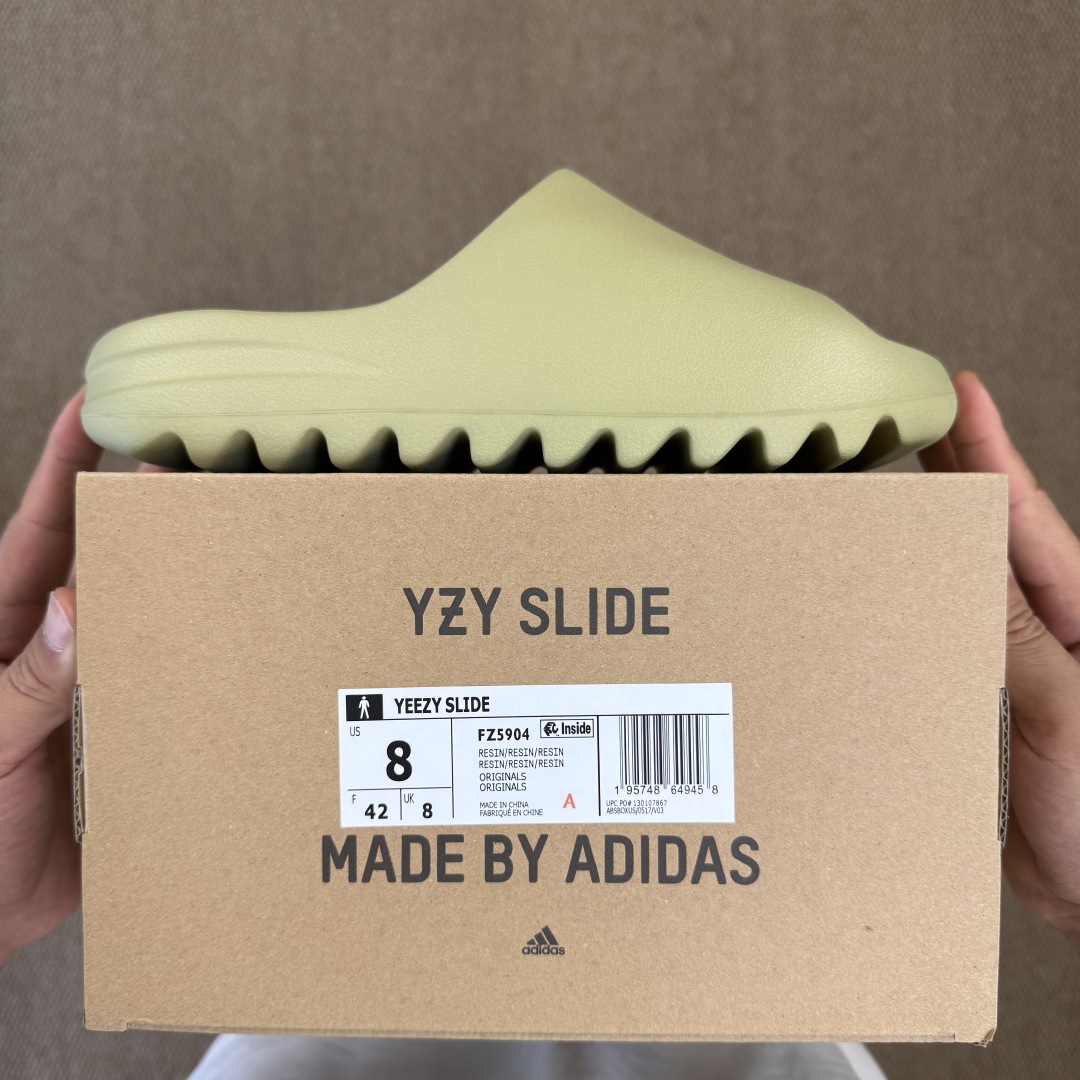  
Yeezy椰子拖鞋 雾面款：FZ5904豆绿
顶级用料无任何异味和多余毛边！
品质拉满价格拉到底！

