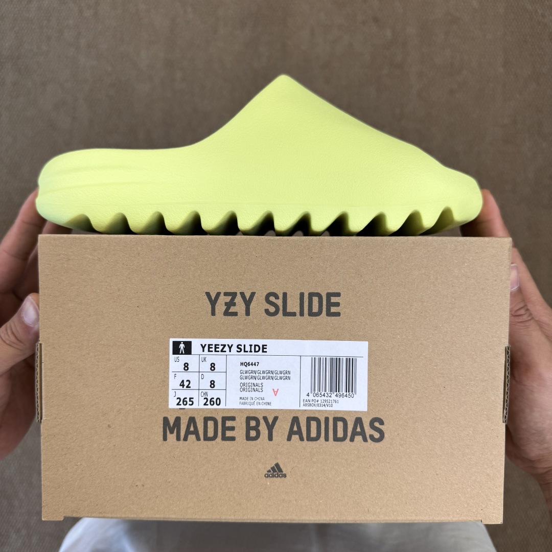  
Yeezy椰子拖鞋 雾面款：HQ6447苹果绿
顶级用料无任何异味和多余毛边！
品质拉满价格拉到底！