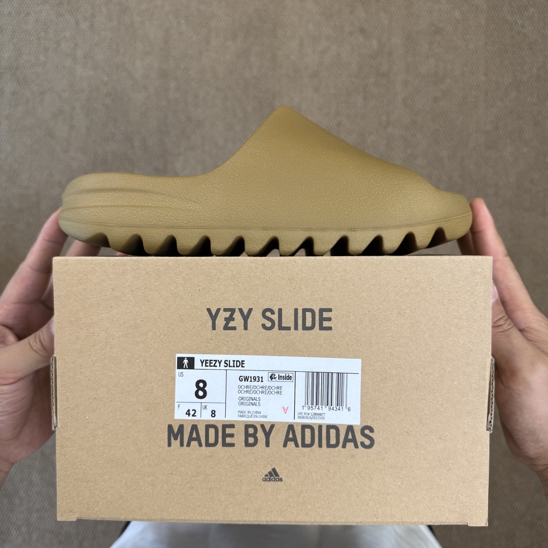  
Yeezy椰子拖鞋 雾面款：GW1931军褐色
顶级用料无任何异味和多余毛边！
品质拉满价格拉到底！