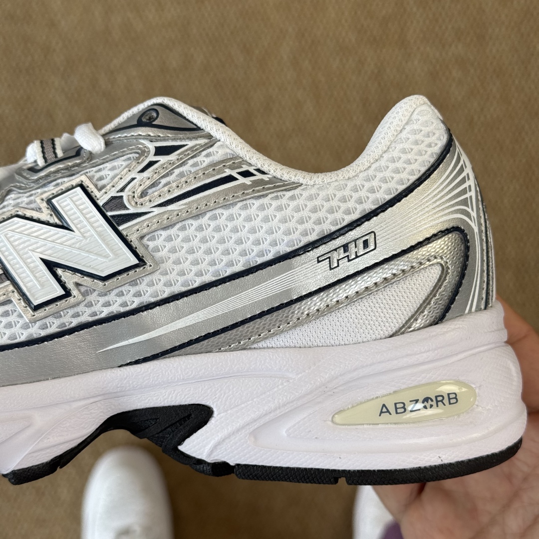  
最强性价比！新百伦nb740 第5色 银黑
大厂出品，品质优价格合理，降维打击‼️
尺码36-46.