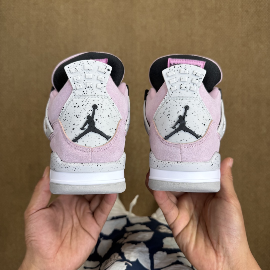  
X版 aj4粉黑（男女码）
超强头层性价比aj4，头层皮料，细节材料鞋型均在线，近价位无敌手！
零售