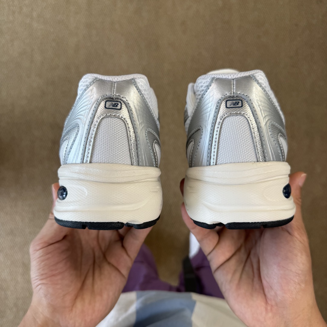  
最强性价比！新百伦nb740 第1色 银色
大厂出品，品质优价格合理，降维打击‼️
尺码36-46.