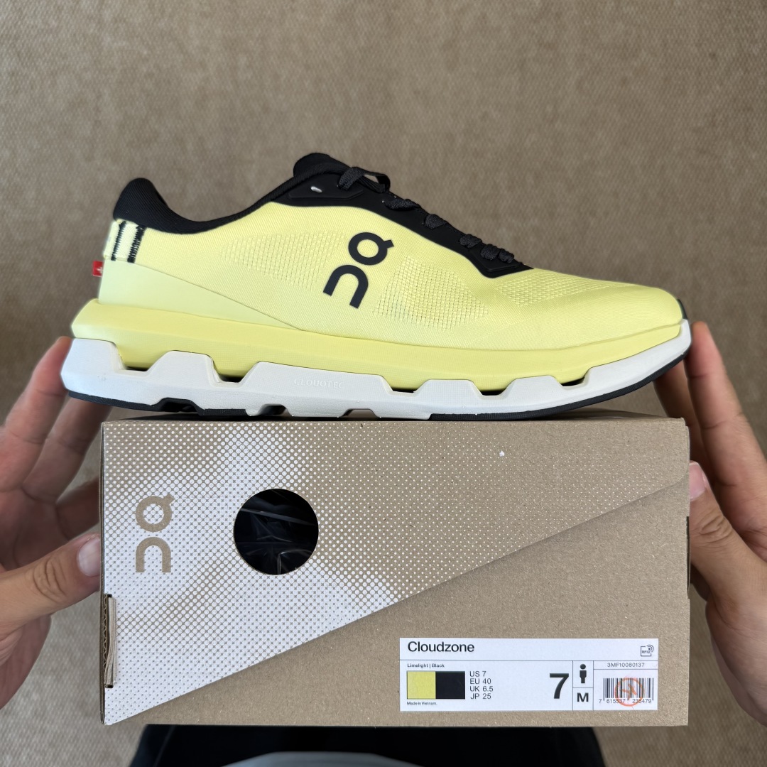 
On昂跑 Cloudzone跑鞋 第4色黄色
鞋底搭载了on的核心科技缓震技术CloudTec
绝对会