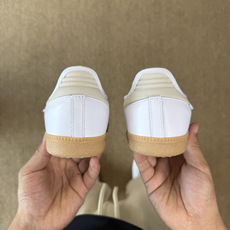 K版 市面最顶级品质没有之一! 此版鞋身全部采用进口原厂头层皮 原厂头层 区分市面偷工减料! Adidas Origin K版 市面最顶级品质没有之一! 此版鞋身全部采用进口原厂头层皮 原厂头层 区分市面偷工减料! Adidas Origin