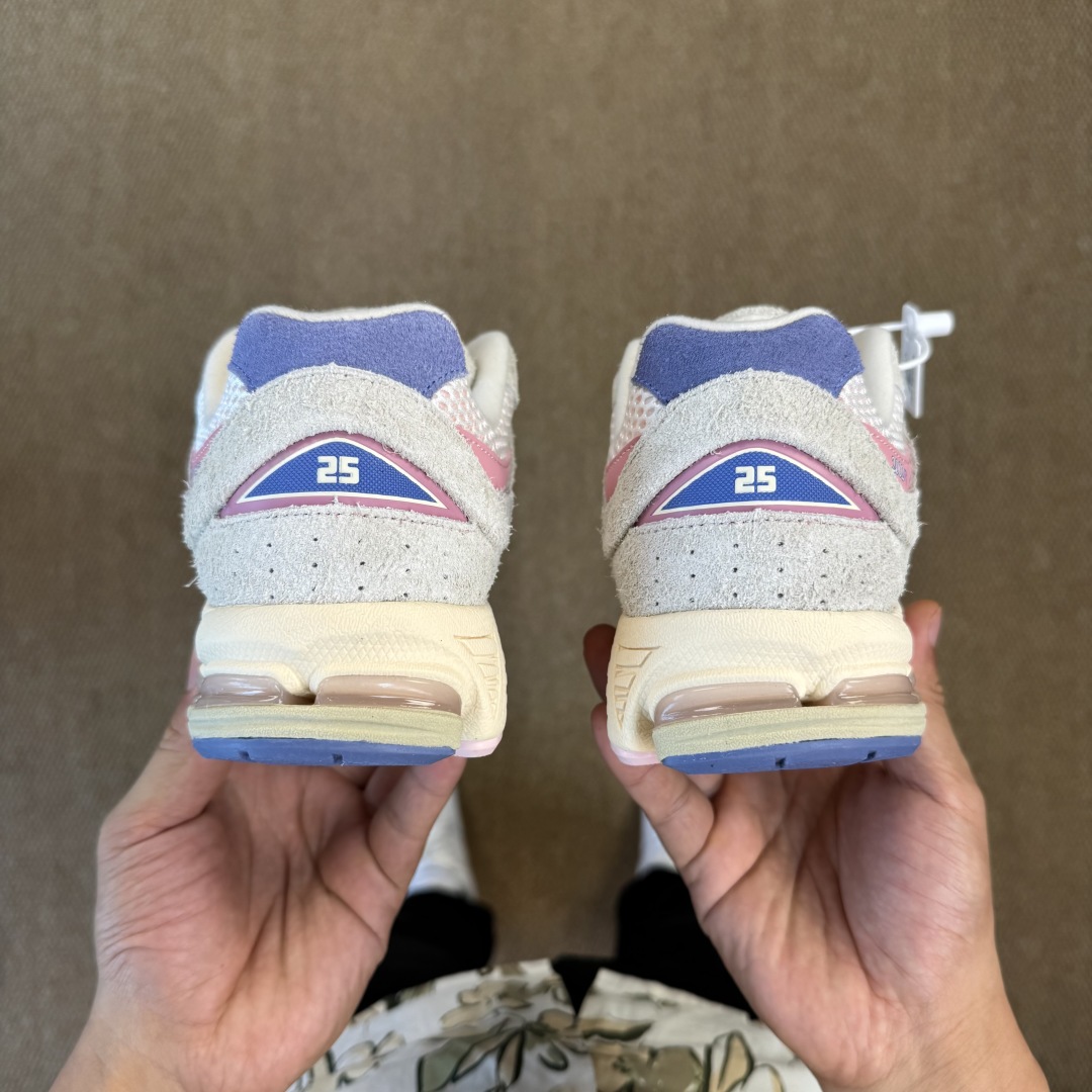  
C版新百伦！nb2002R 第15色：米粉蓝
全新生产线，全新鞋楦材料，品质更上一层楼！
纯原大厂出