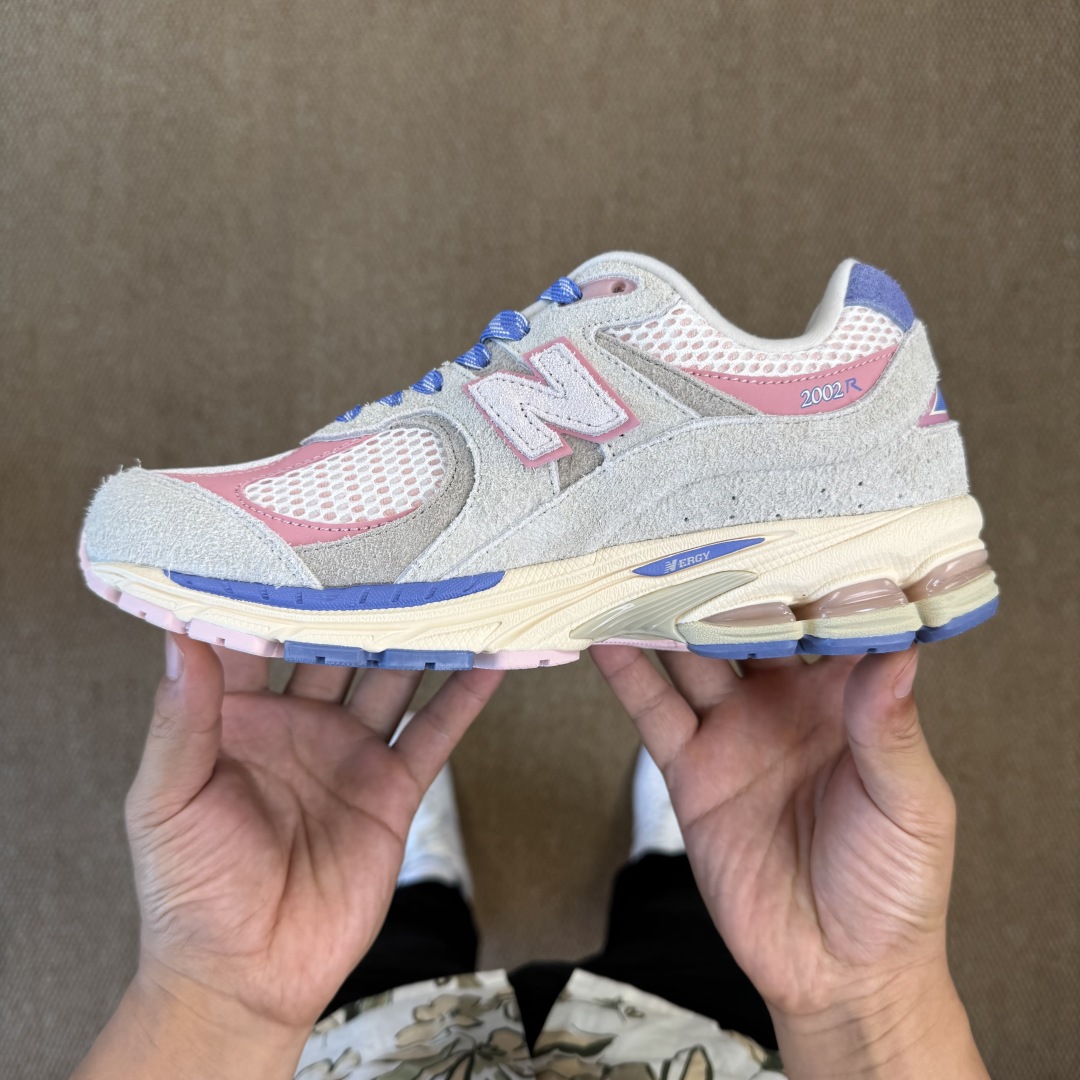  
C版新百伦！nb2002R 第15色：米粉蓝
全新生产线，全新鞋楦材料，品质更上一层楼！
纯原大厂出