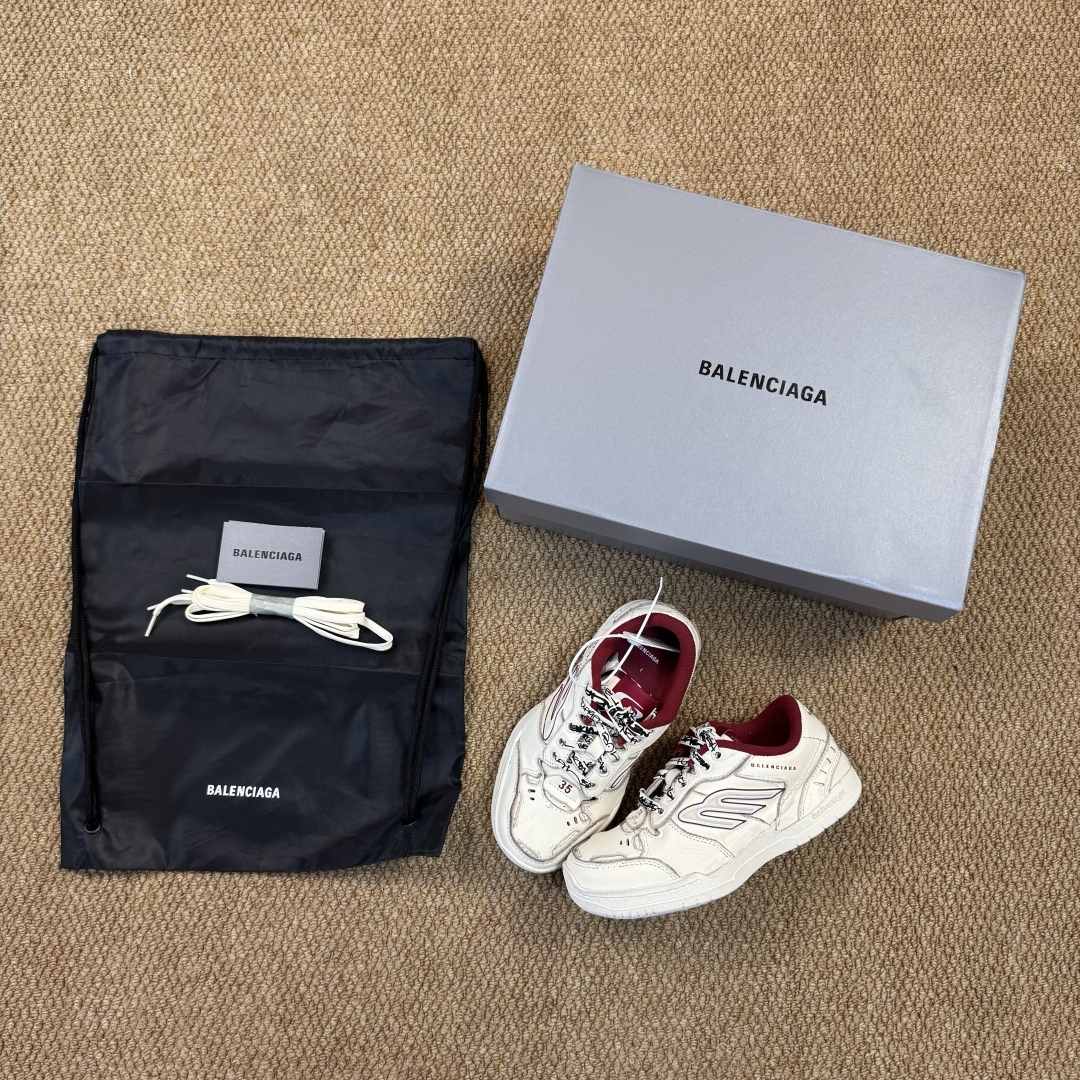 
巴黎世家 18代第3色白酒红
Balenciaga Hamptons Worn-Out 板鞋
该有的材
