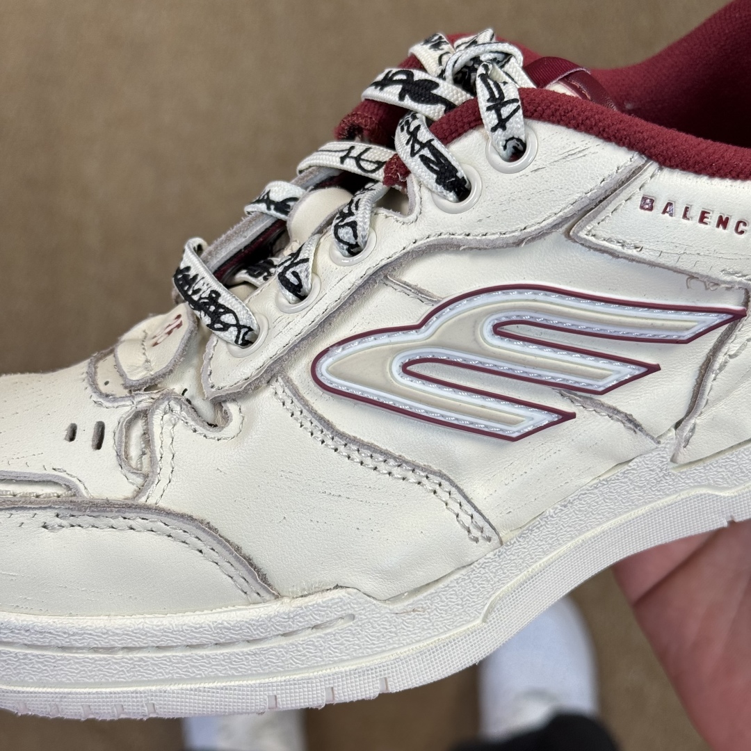 
巴黎世家 18代第3色白酒红
Balenciaga Hamptons Worn-Out 板鞋
该有的材