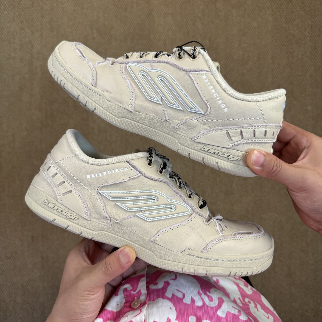  
 巴黎世家 18代第5色沙色
Balenciaga Hamptons Worn-Out 板鞋
品质和