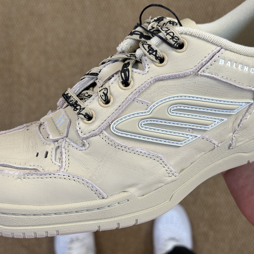  
 巴黎世家 18代第5色沙色
Balenciaga Hamptons Worn-Out 板鞋
品质和
