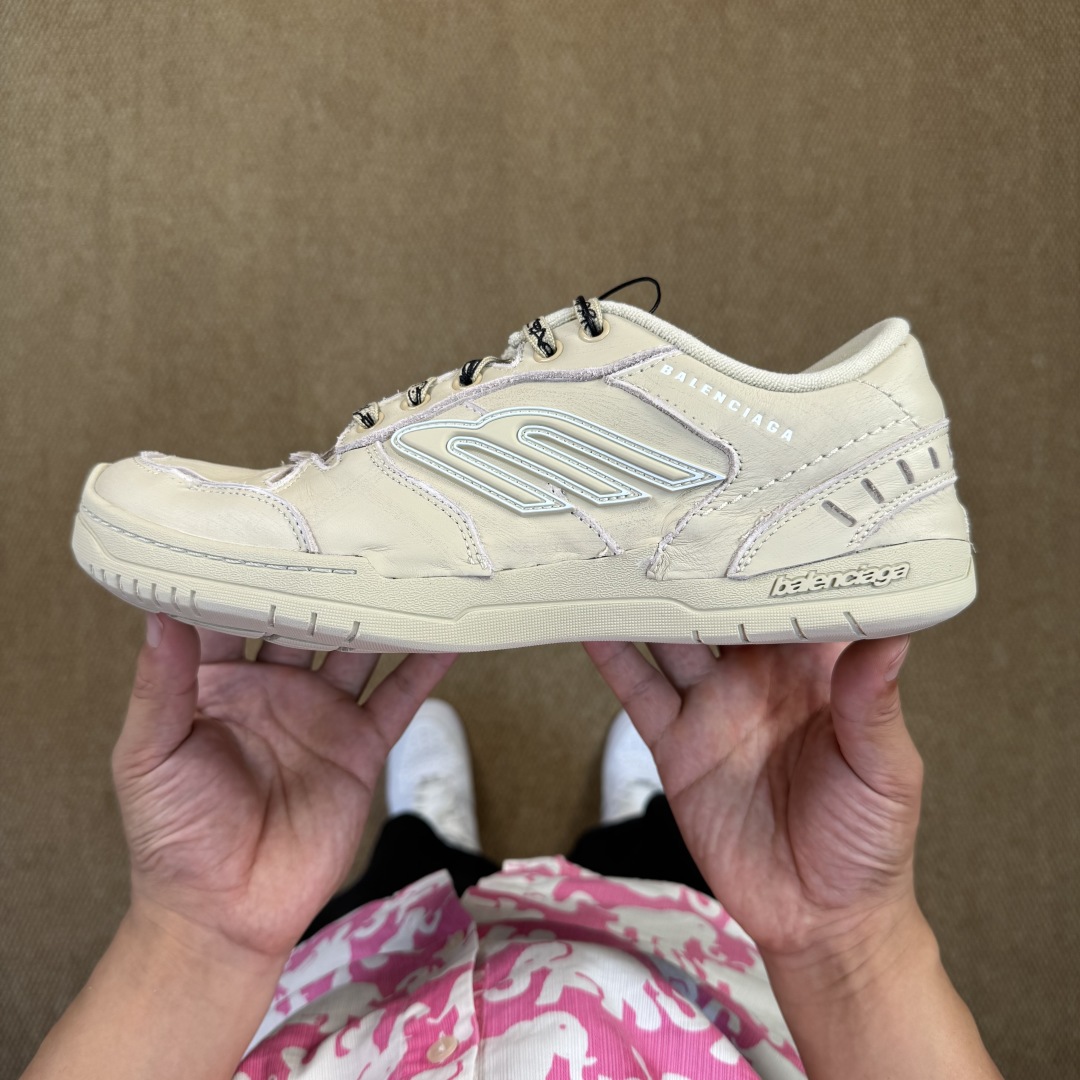  
 巴黎世家 18代第5色沙色
Balenciaga Hamptons Worn-Out 板鞋
品质和