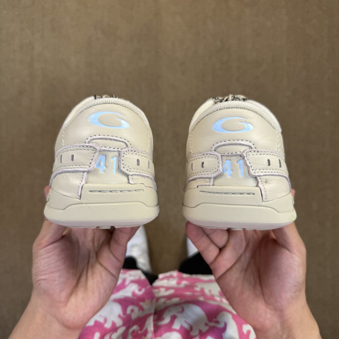 
 巴黎世家 18代第5色沙色
Balenciaga Hamptons Worn-Out 板鞋
品质和