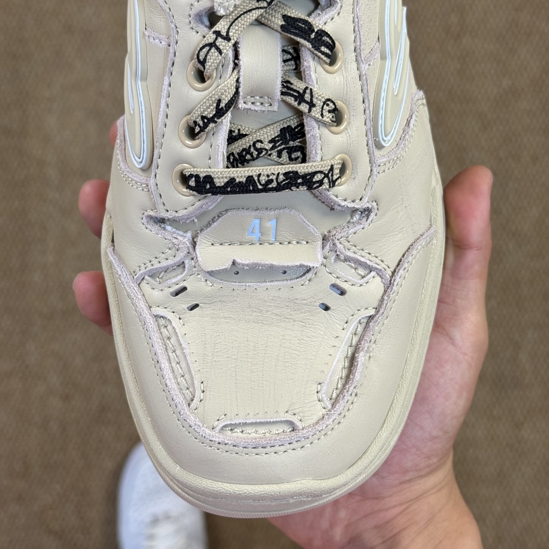  
 巴黎世家 18代第5色沙色
Balenciaga Hamptons Worn-Out 板鞋
品质和