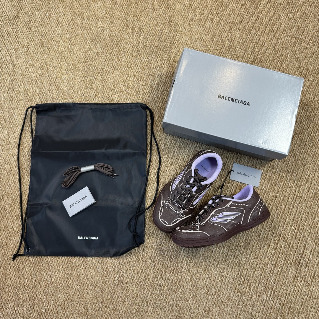  
巴黎世家 18代第6色棕色
Balenciaga Hamptons Worn-Out 板鞋
品质和价