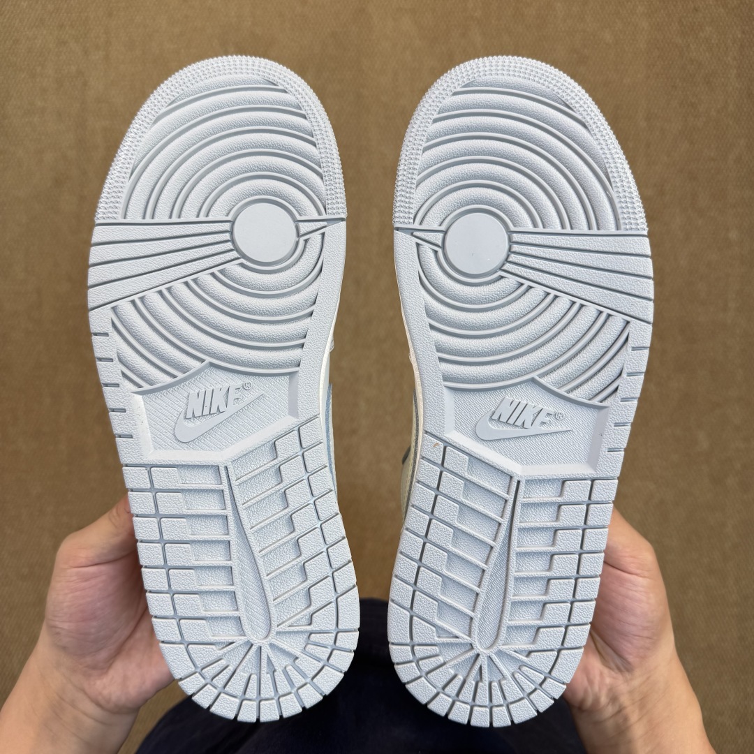  AJ1Low低帮：灰椰奶绿松石
市售最强低帮 天花板品质！
市面唯一正确版本 全鞋正品原材料 
IH7