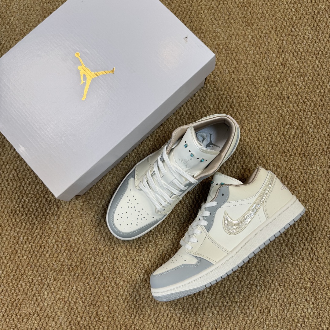  AJ1Low低帮：灰椰奶绿松石
市售最强低帮 天花板品质！
市面唯一正确版本 全鞋正品原材料 
IH7