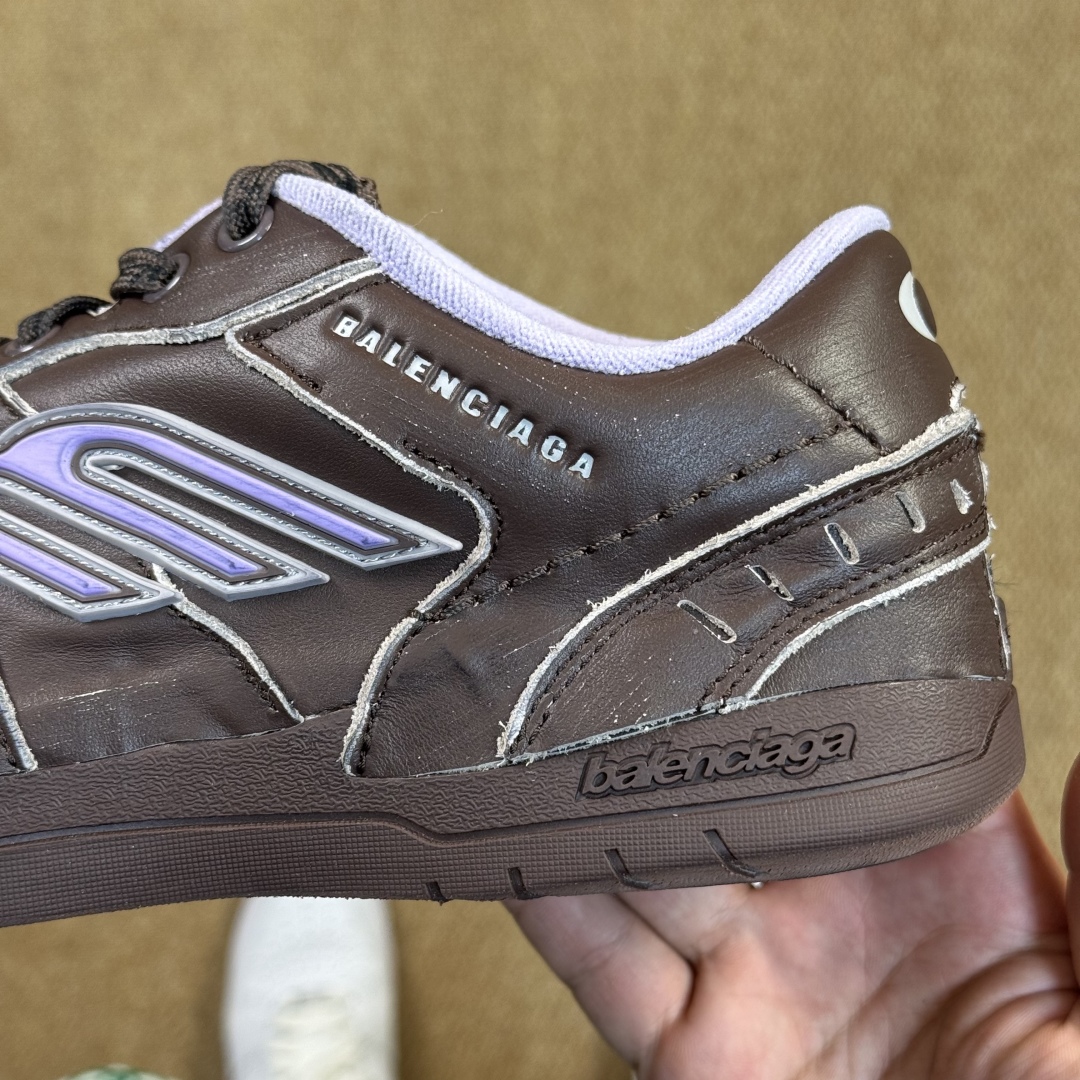  
VG巴黎世家 18代第4色棕色
Balenciaga Hamptons Worn-Out 板鞋
该有