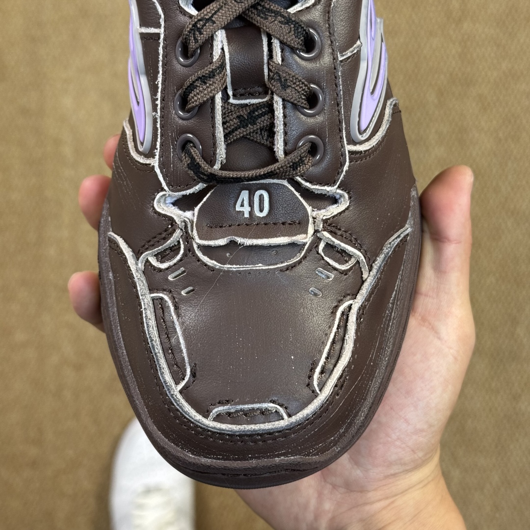  
VG巴黎世家 18代第4色棕色
Balenciaga Hamptons Worn-Out 板鞋
该有
