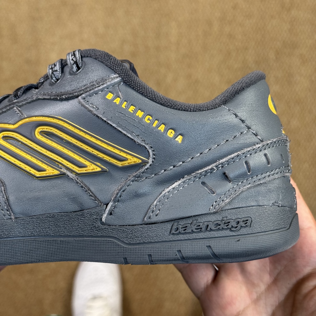  
VG巴黎世家 18代第5色灰色
Balenciaga Hamptons Worn-Out 板鞋
该有