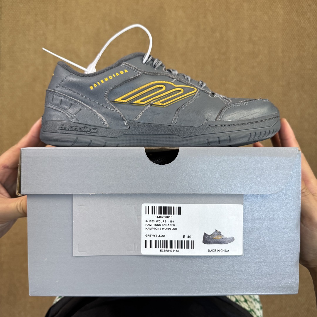  
VG巴黎世家 18代第5色灰色
Balenciaga Hamptons Worn-Out 板鞋
该有