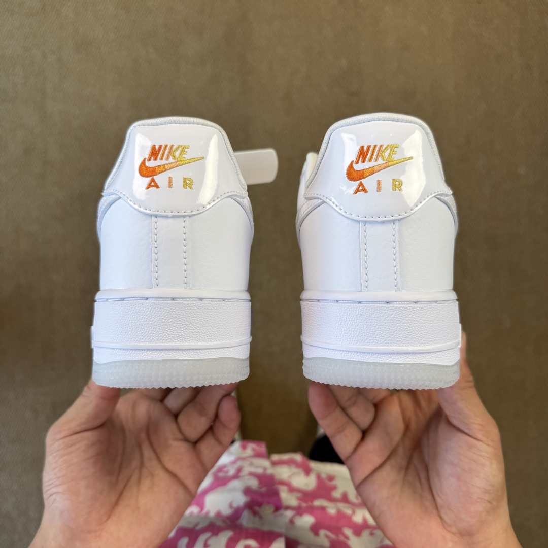  
！第575色：夏威夷🌺白色
百分百原鞋开发！PT市场真正匠心空军！
货号IB8875-111 尺码3