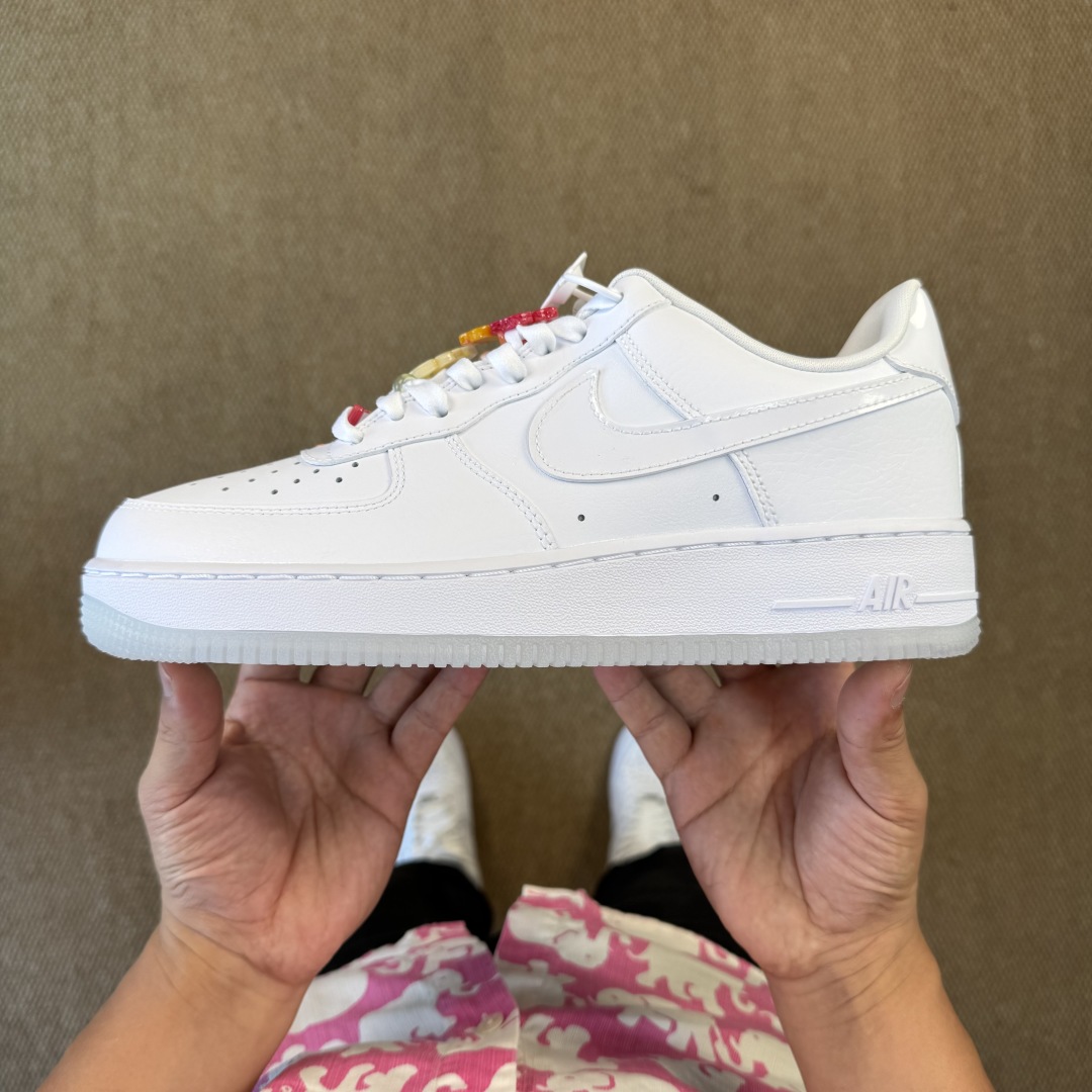  
！第575色：夏威夷🌺白色
百分百原鞋开发！PT市场真正匠心空军！
货号IB8875-111 尺码3