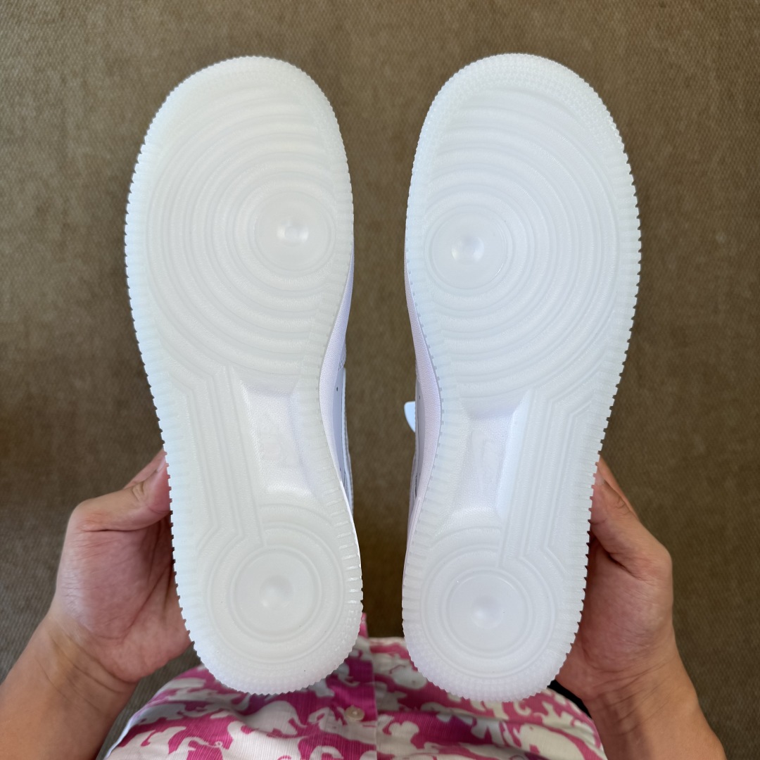  
！第575色：夏威夷🌺白色
百分百原鞋开发！PT市场真正匠心空军！
货号IB8875-111 尺码3