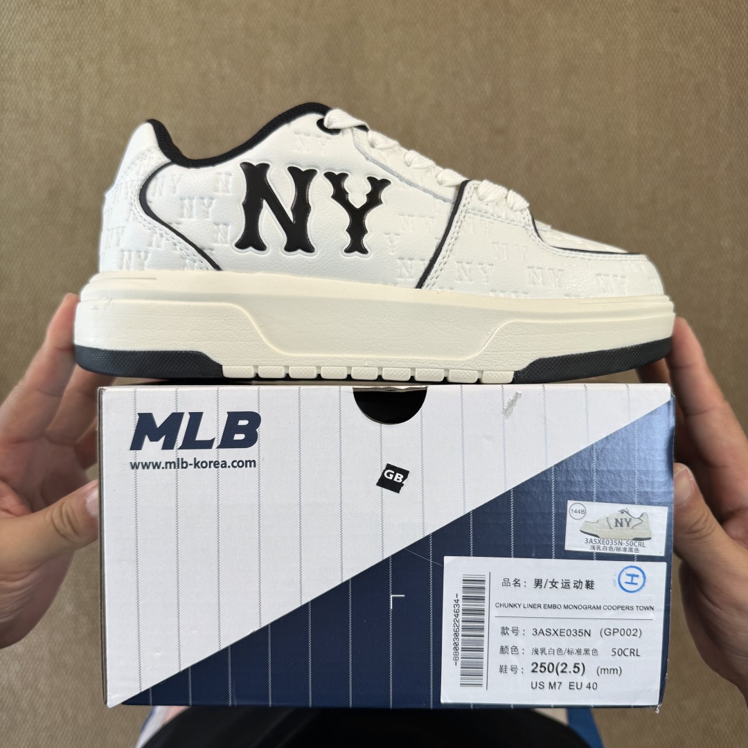  核心价格表私
MLB Chunky Liner 学长鞋 增高厚底板鞋 老花暗纹米黑色
代工厂背景，市面