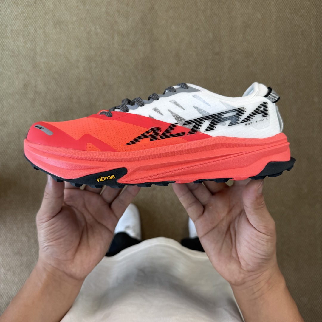 
奥创 勃朗峰碳板竞速越野跑鞋！
Altra Mont Blanc 第1色：白红黑
美国专业跑鞋品牌，国