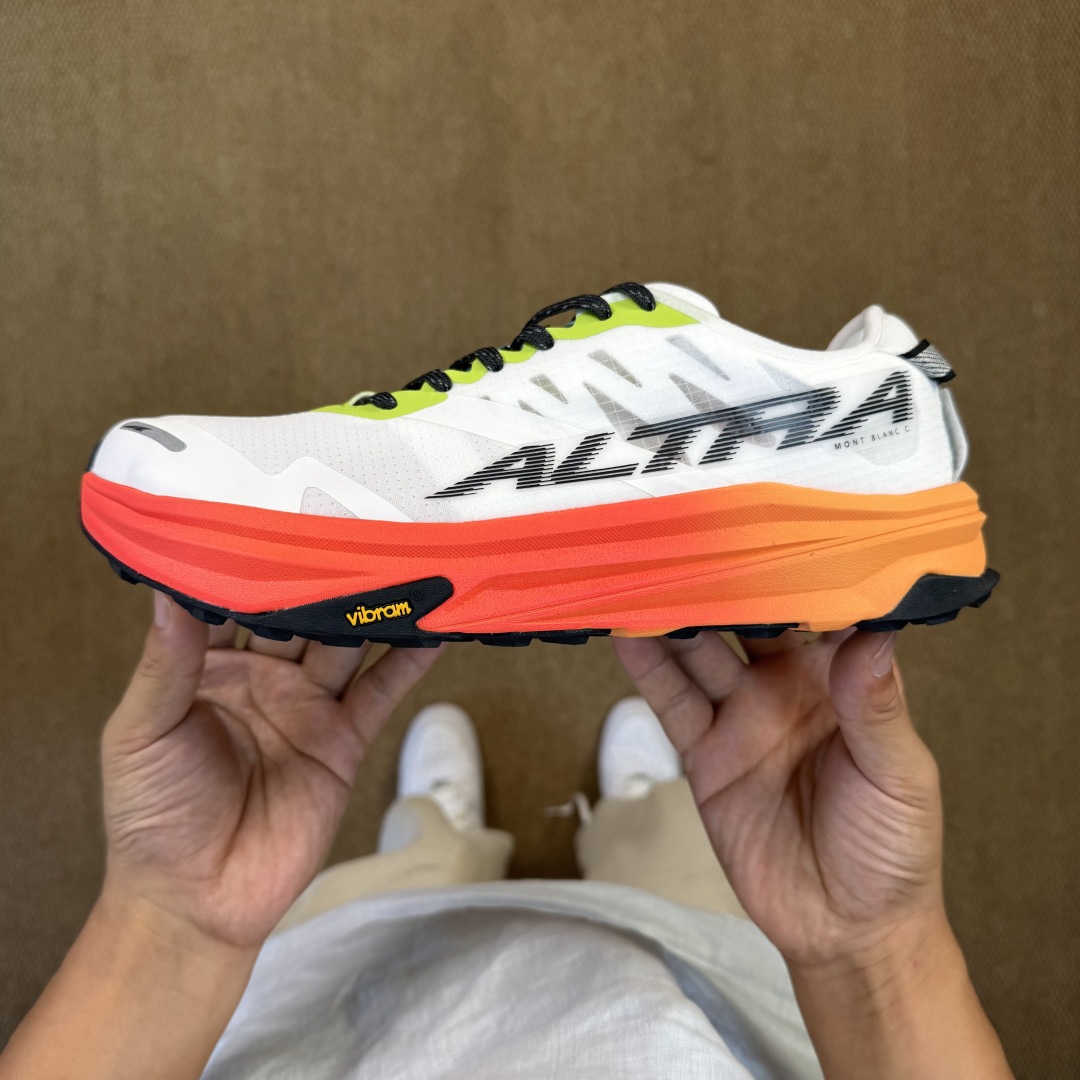 
奥创 勃朗峰碳板竞速越野跑鞋！
Altra Mont Blanc 第3色：白红
美国专业跑鞋品牌，国内