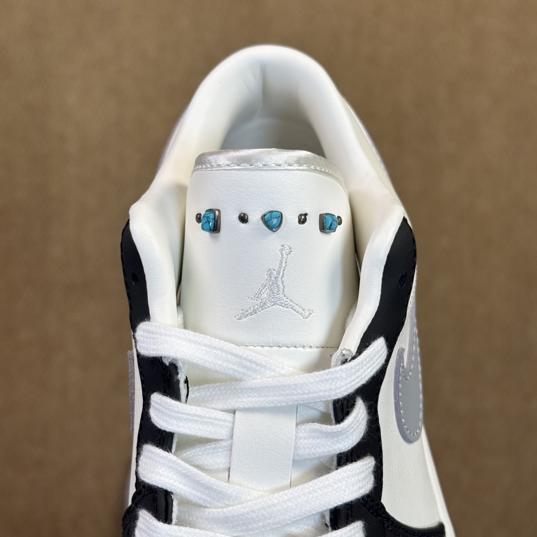 AJ1Low低帮：白灰黑
市售最强低帮 天花板品质！
市面唯一正确版本 全鞋正品原材料 
IO2242-